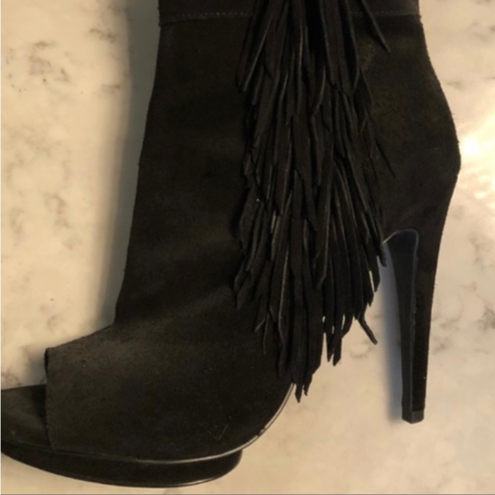 BCBG GENERATION BLK FRINGED BOOTIE